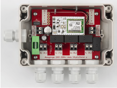 Bild 4: Das ELV-LW-OC8 in Kombination mit dem Garten-Ventil-Interface ELV-SH-GVI montiert in einem IP65-Gehäuse